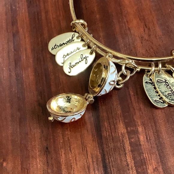 NWOT Alexa's Angels gold tone charm bracelet - Picture 3 of 5